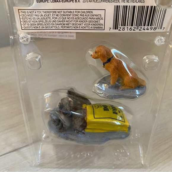 2012 Lemax Christmas Village Collection Animal Accessory Dog Food & Raccoons - Picture 4 of 5